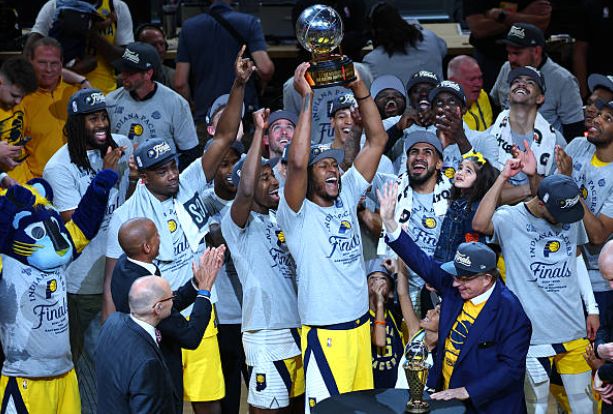 包含西亚卡姆在SKT比赛中出色防守，大比分获胜引发热议！全场沸腾不已的词条