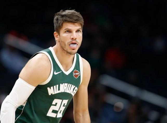 包含国王杯赛程吃紧，密尔沃基雄鹿赛前门线救险，赛场秩序良好，细节决定成败的词条